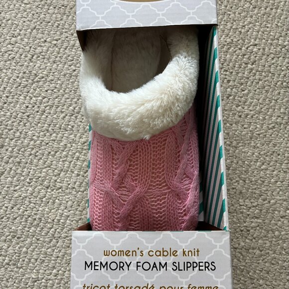 NEW in original box. Women's Slippers. Pink cable knit Memory Foam.  Size M - Picture 1 of 3